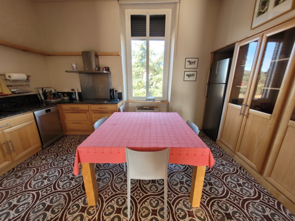 5-bedroom Detached House In Laurens, France (243 M²)