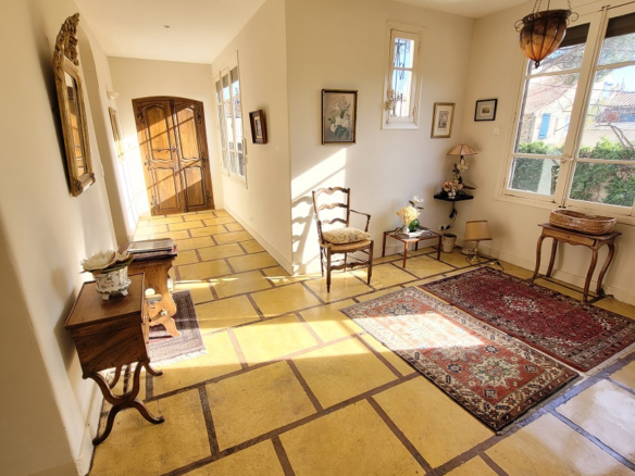 5-bedroom Detached House In Laurens, France (243 M²)