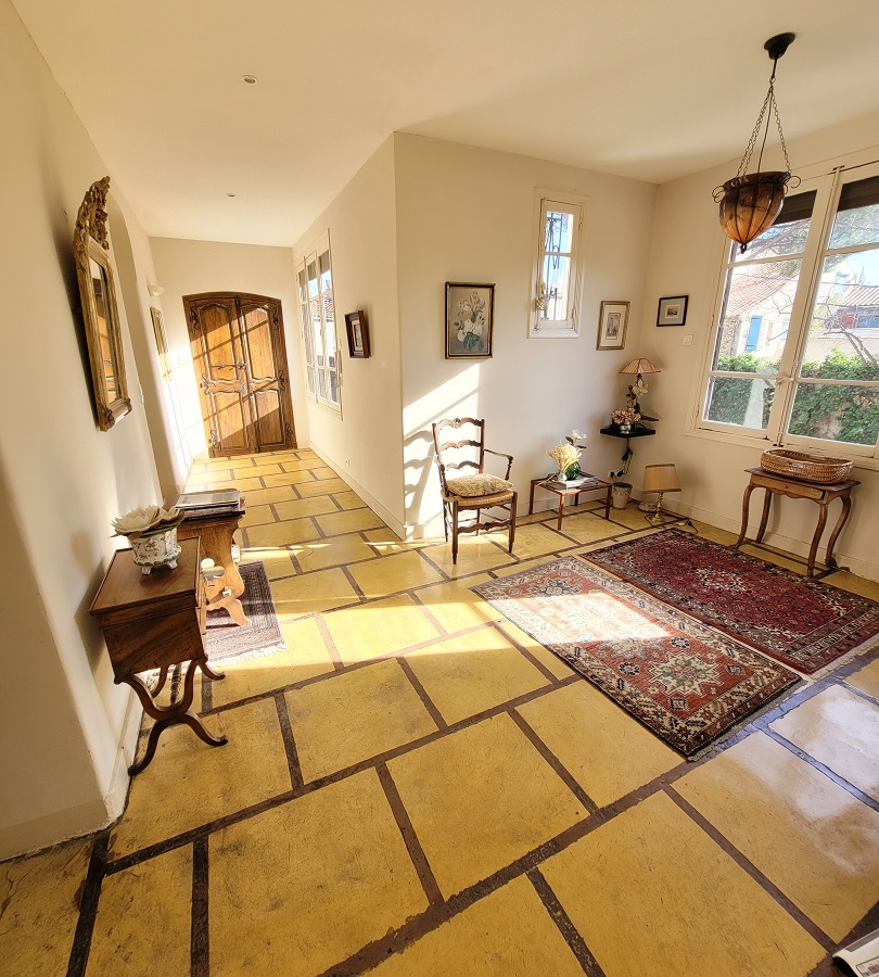 5-bedroom Detached House In Laurens, France (243 M²)