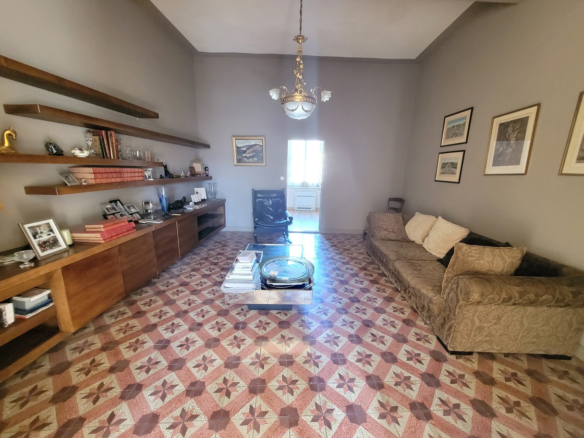 5-bedroom Detached House In Laurens, France (243 M²)