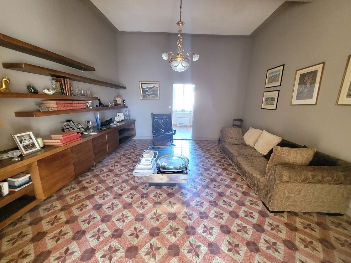 5-bedroom Detached House In Laurens, France (243 M²)