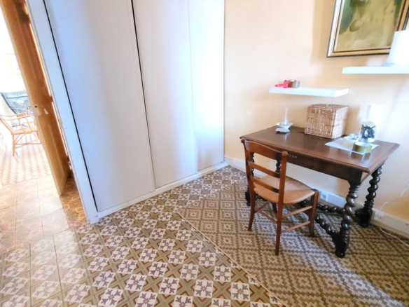5-bedroom Detached House In Laurens, France (243 M²)