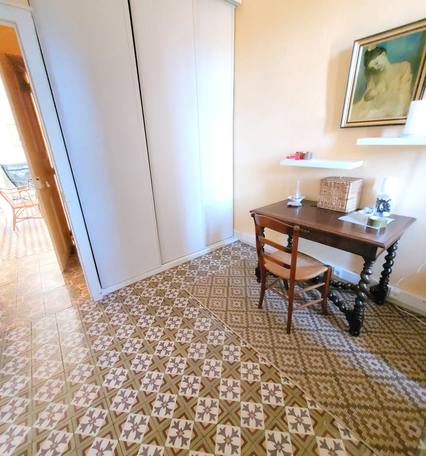 5-bedroom Detached House In Laurens, France (243 M²)