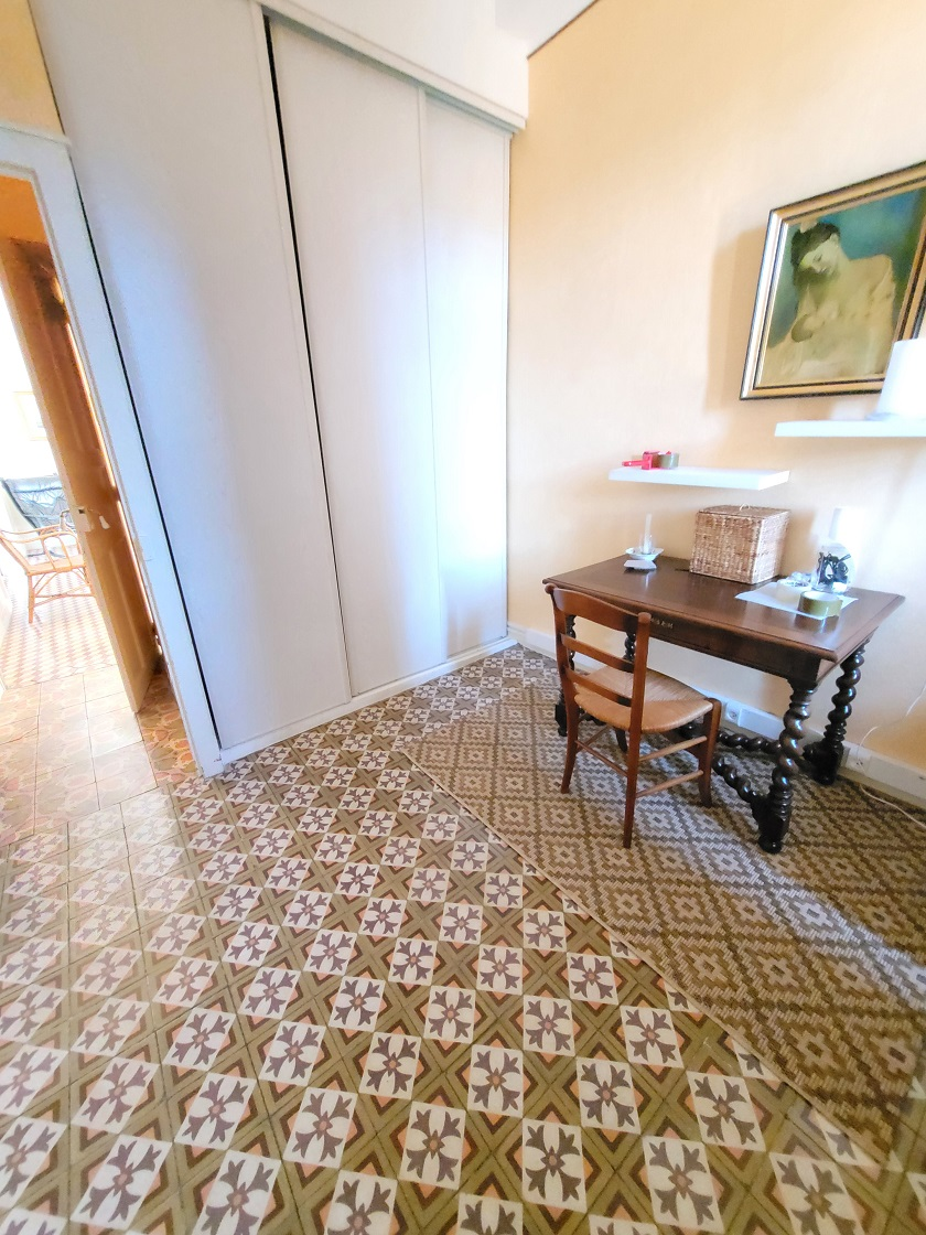 5-bedroom Detached House In Laurens, France (243 M²)