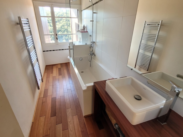 5-bedroom Detached House In Laurens, France (243 M²)