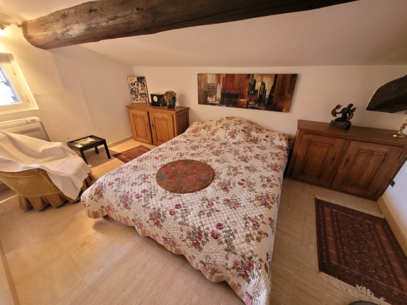 5-bedroom Detached House In Laurens, France (243 M²)