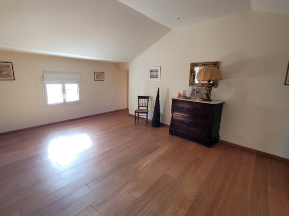 5-bedroom Detached House In Laurens, France (243 M²)