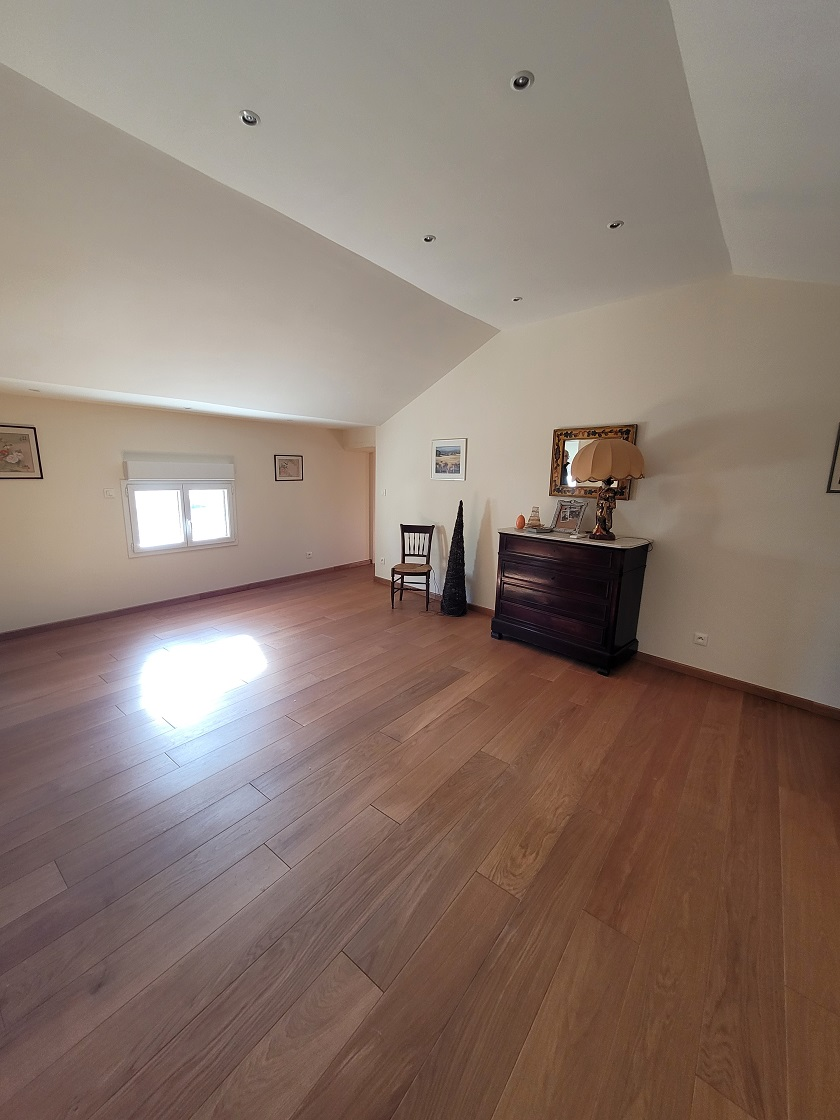 5-bedroom Detached House In Laurens, France (243 M²)