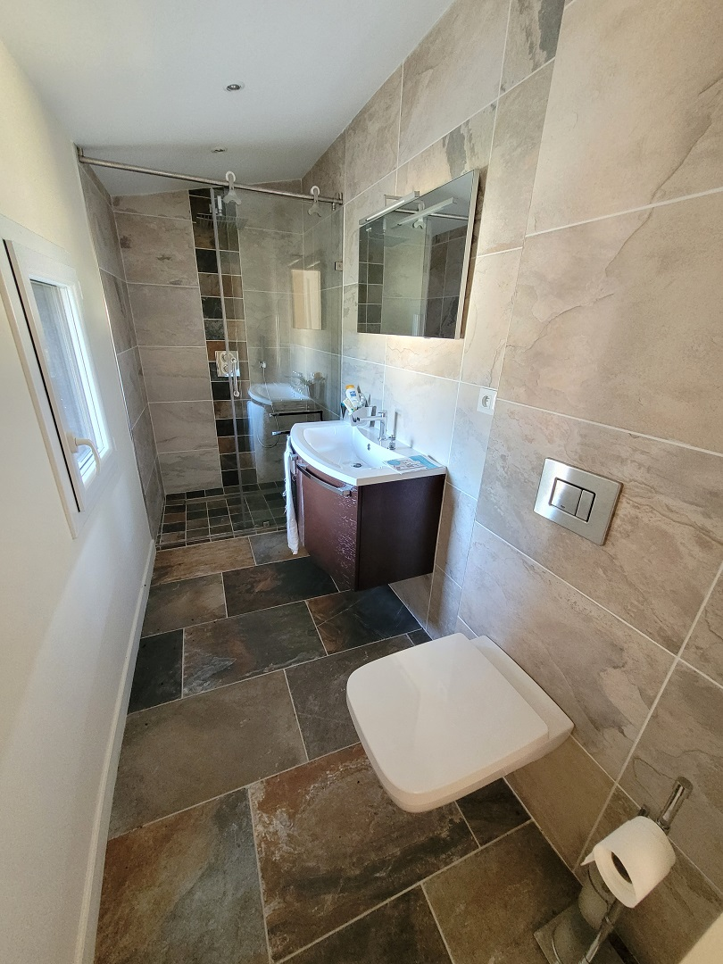 5-bedroom Detached House In Laurens, France (243 M²)