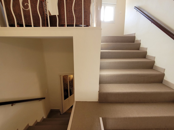5-bedroom Detached House In Laurens, France (243 M²)