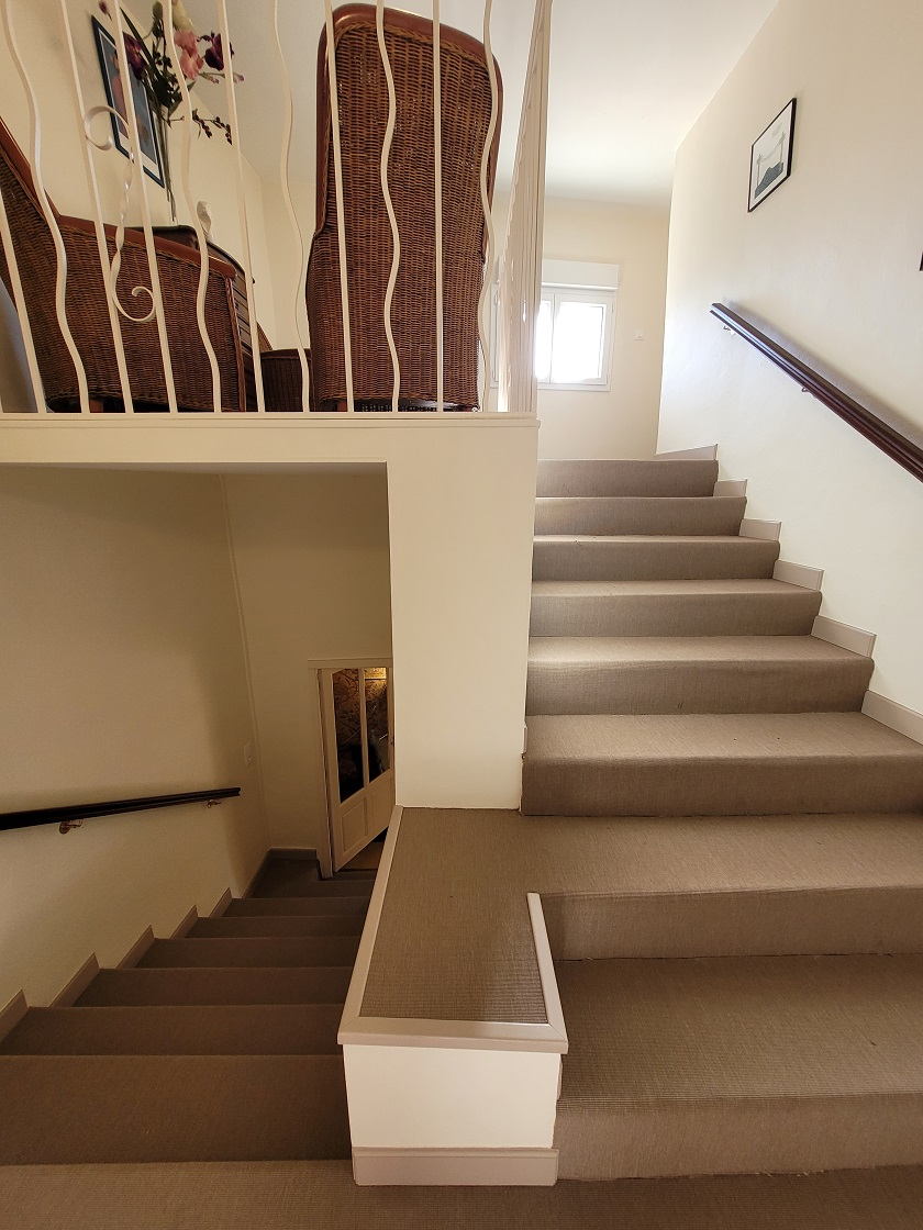 5-bedroom Detached House In Laurens, France (243 M²)