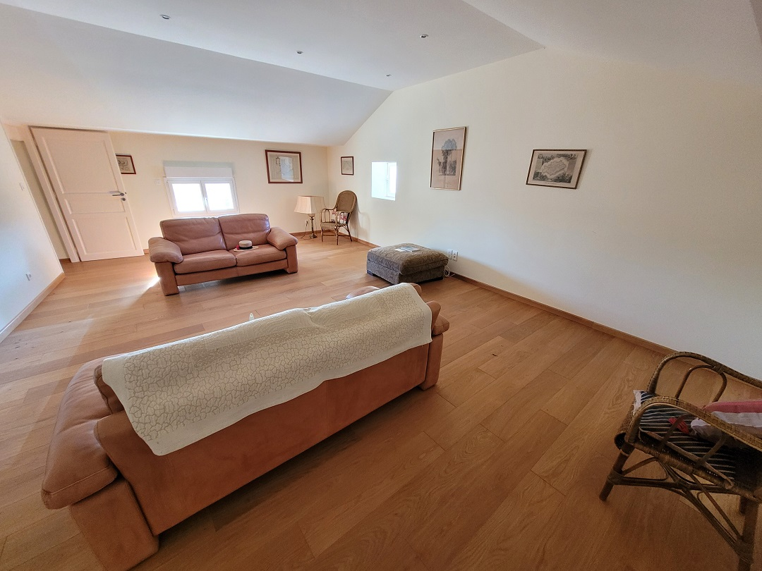5-bedroom Detached House In Laurens, France (243 M²)