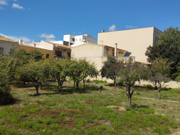 Land In Lloseta, Spain (1.100 M² Plot)