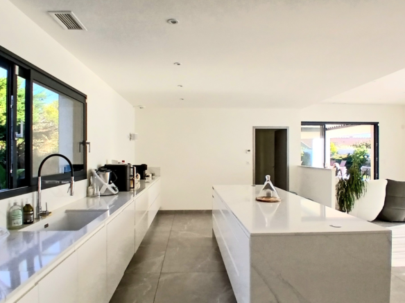 4-bedroom Detached House In Murviel Les Beziers, France (220 M²)