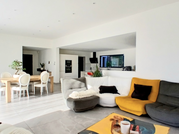 4-bedroom Detached House In Murviel Les Beziers, France (220 M²)