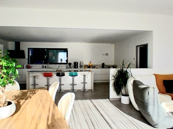 4-bedroom Detached House In Murviel Les Beziers, France (220 M²)