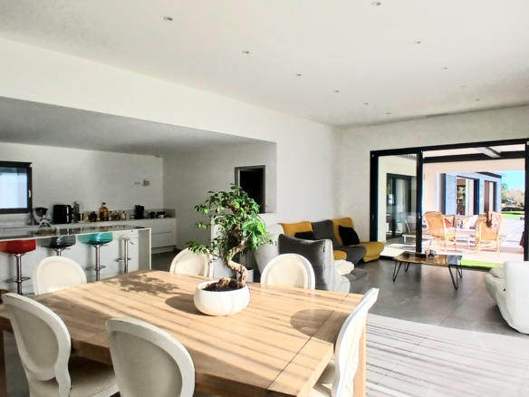 4-bedroom Detached House In Murviel Les Beziers, France (220 M²)