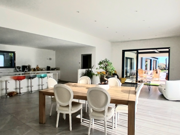4-bedroom Detached House In Murviel Les Beziers, France (220 M²)