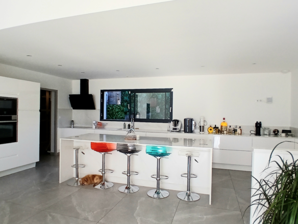 4-bedroom Detached House In Murviel Les Beziers, France (220 M²)