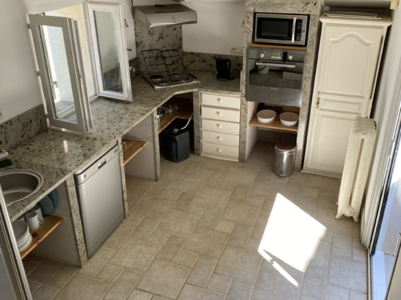 2-bedroom House In Magalas, France (143 M²)