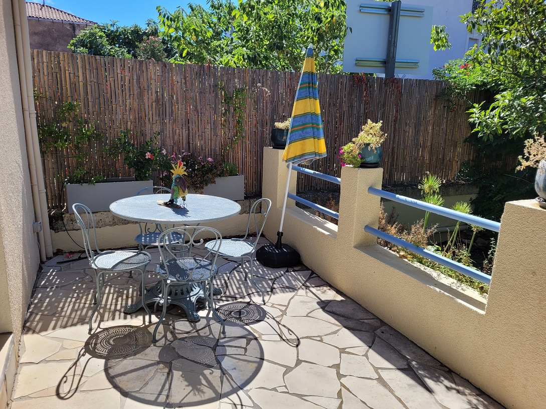 3-bedroom House In Puissalicon, France (145 M²)
