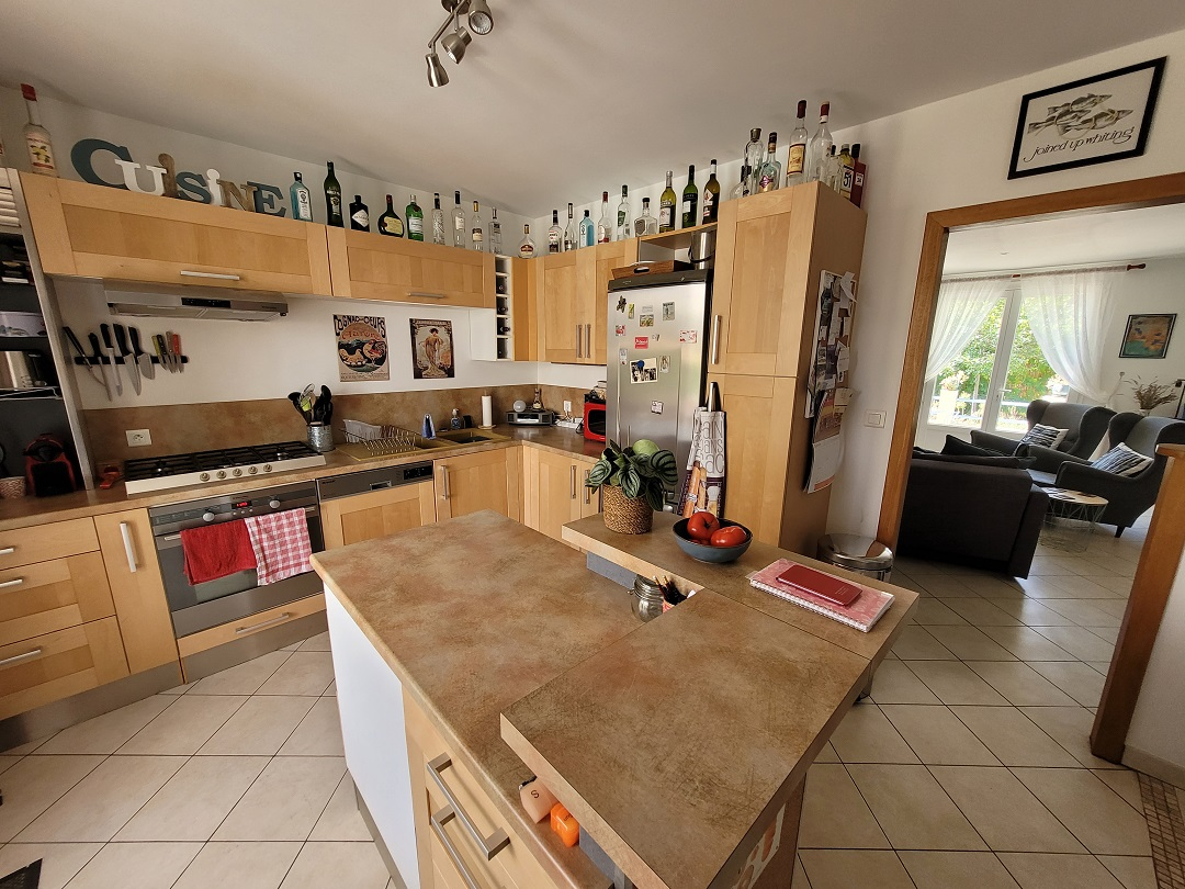 3-bedroom House In Puissalicon, France (145 M²)