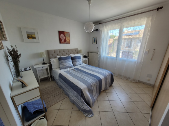 3-bedroom House In Puissalicon, France (145 M²)