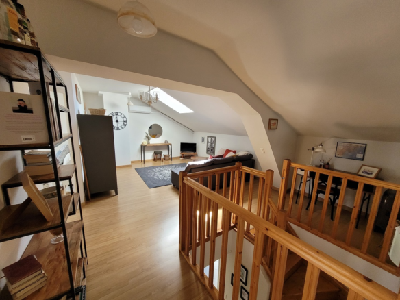 3-bedroom House In Puissalicon, France (145 M²)