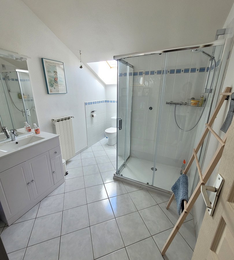 3-bedroom House In Puissalicon, France (145 M²)