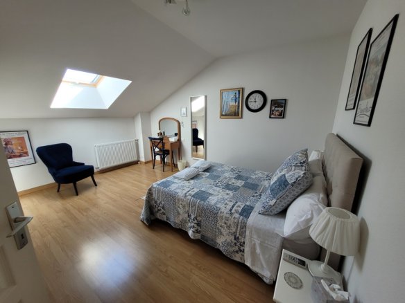 3-bedroom House In Puissalicon, France (145 M²)