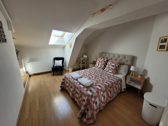 3-bedroom House In Puissalicon, France (145 M²)