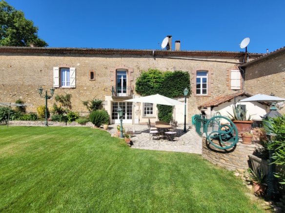 7-bedroom House In Murviel Les Beziers, France (250 M²)