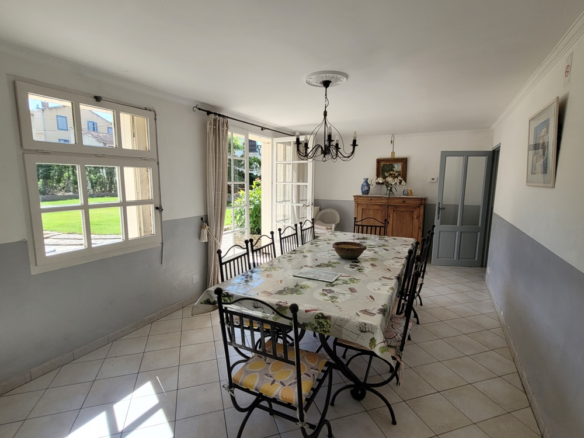 7-bedroom House In Murviel Les Beziers, France (250 M²)