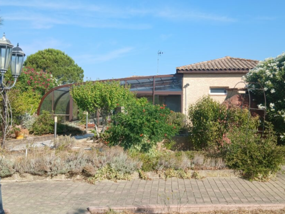 4-bedroom Detached House In Maureilhan, France (130 M²)