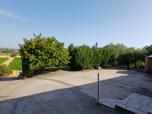 4-bedroom Detached House In Maureilhan, France (130 M²)