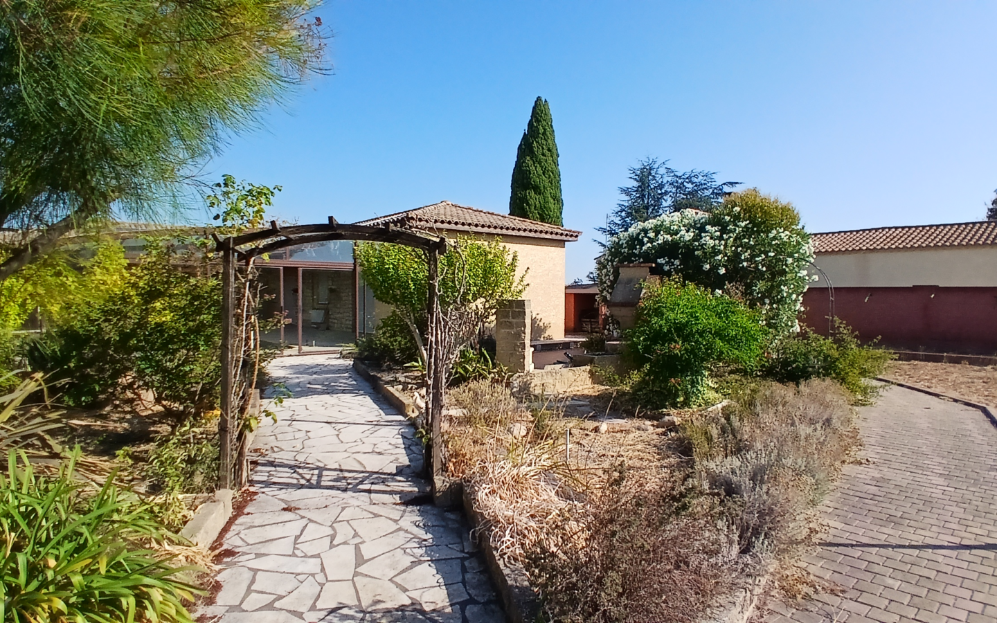 4-bedroom Detached House In Maureilhan, France (130 M²)