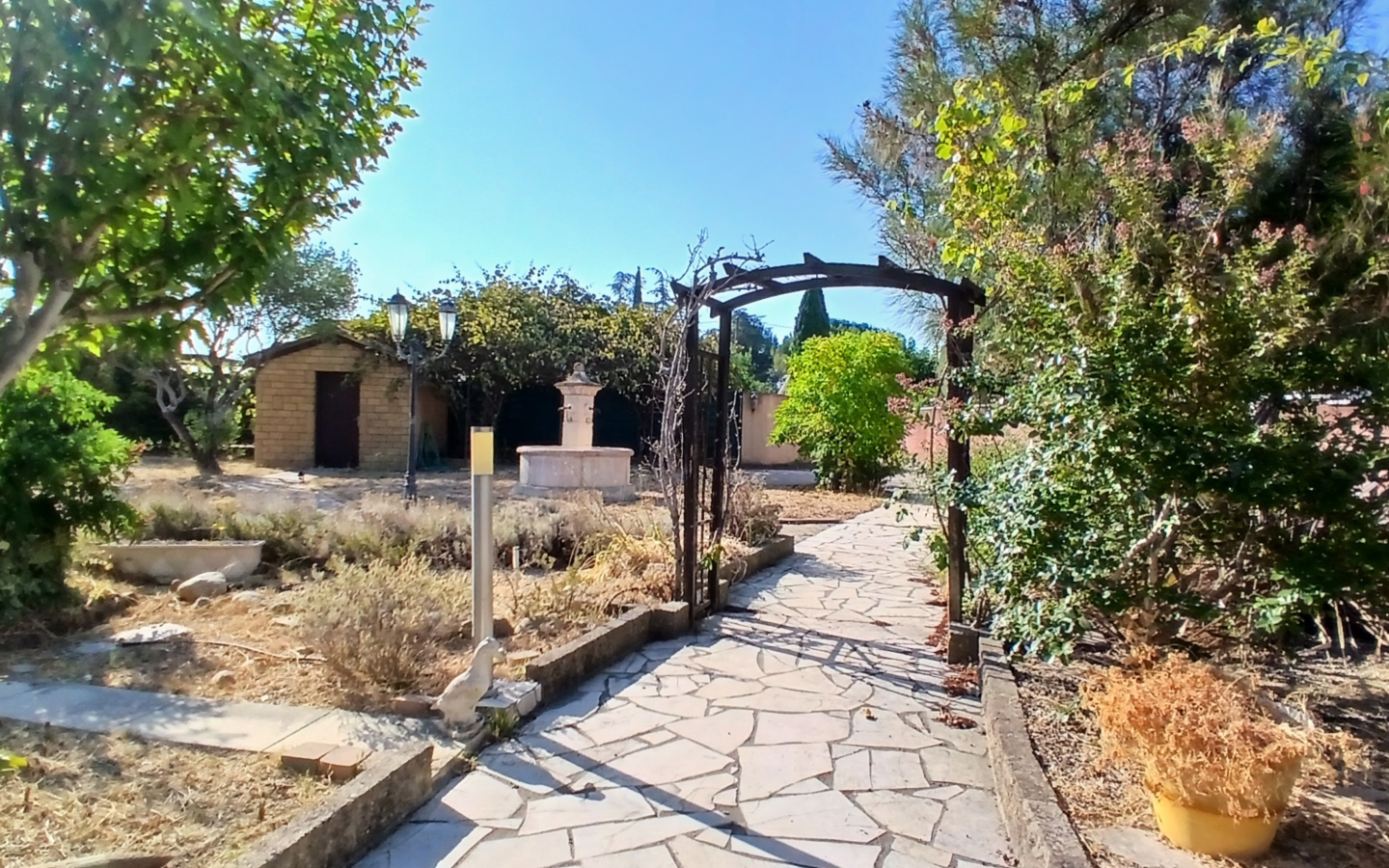 4-bedroom Detached House In Maureilhan, France (130 M²)
