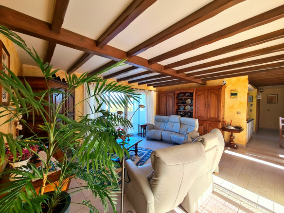 4-bedroom Detached House In Maureilhan, France (130 M²)