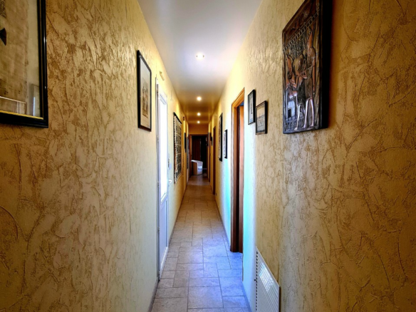 4-bedroom Detached House In Maureilhan, France (130 M²)