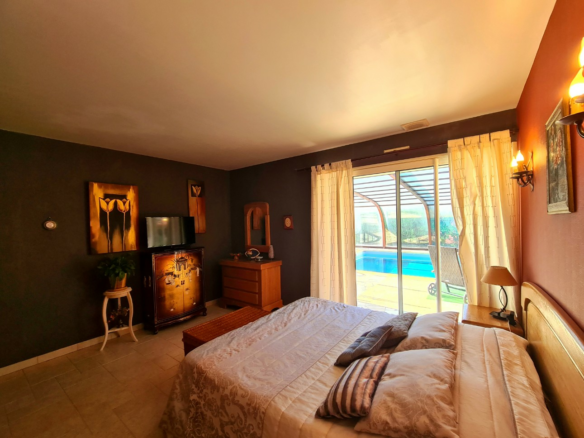 4-bedroom Detached House In Maureilhan, France (130 M²)