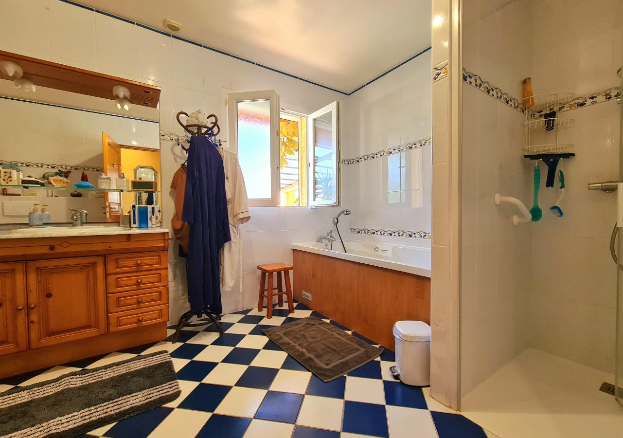 4-bedroom Detached House In Maureilhan, France (130 M²)