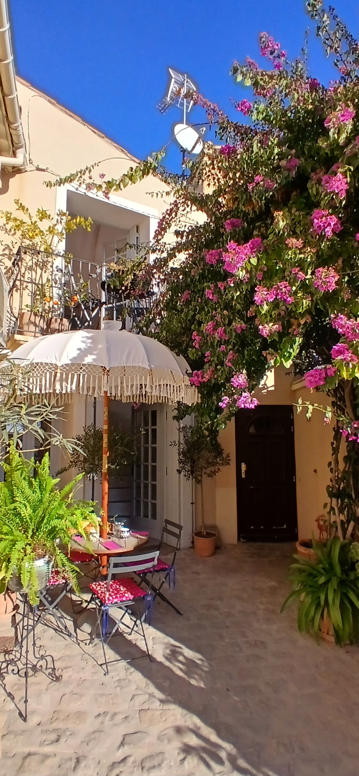 2-bedroom House In Meze, France (70 M²)