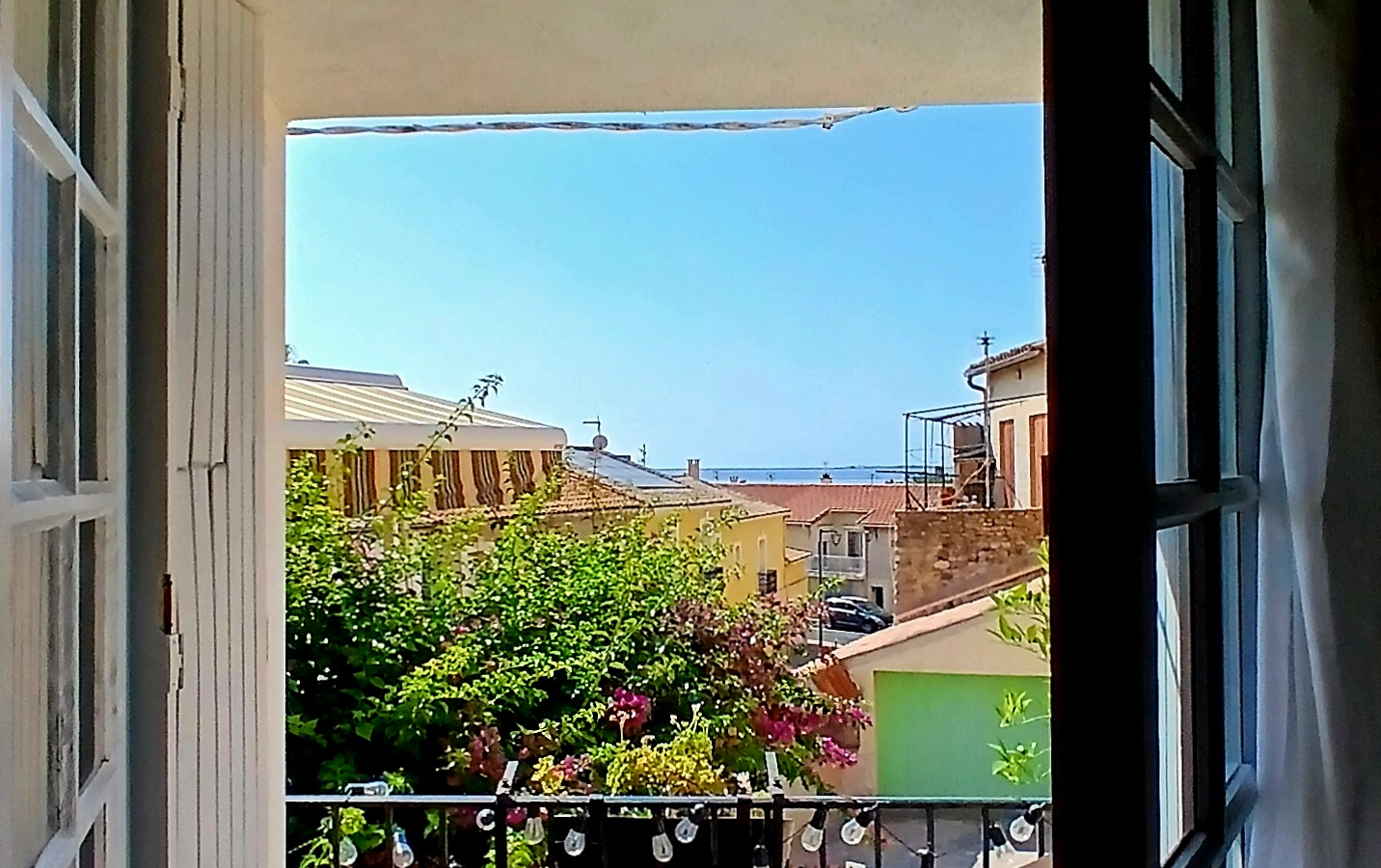 2-bedroom House In Meze, France (70 M²)