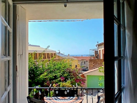 2-bedroom House In Meze, France (70 M²)