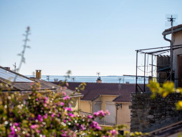 2-bedroom House In Meze, France (70 M²)