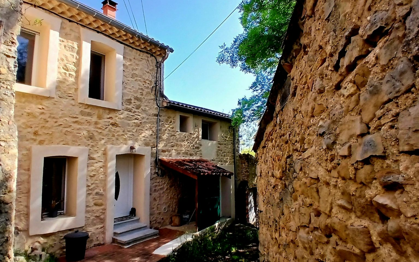 3-bedroom Property In Magalas, France (175 M²)