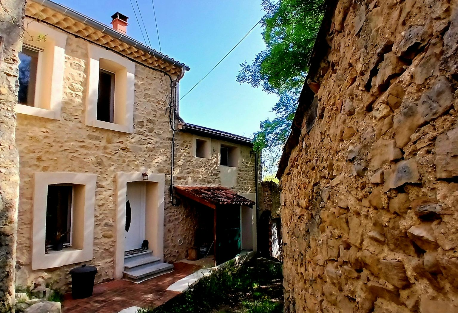 3-bedroom Property In Magalas, France (175 M²)