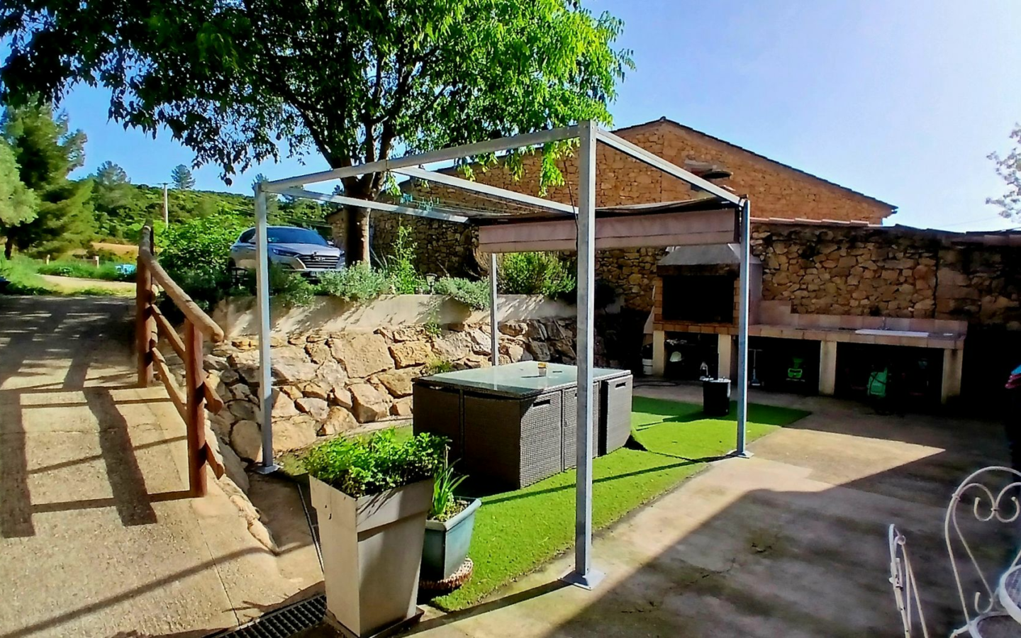 3-bedroom Property In Magalas, France (175 M²)