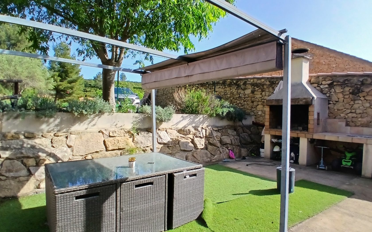 3-bedroom Property In Magalas, France (175 M²)
