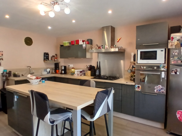 3-bedroom Property In Magalas, France (175 M²)